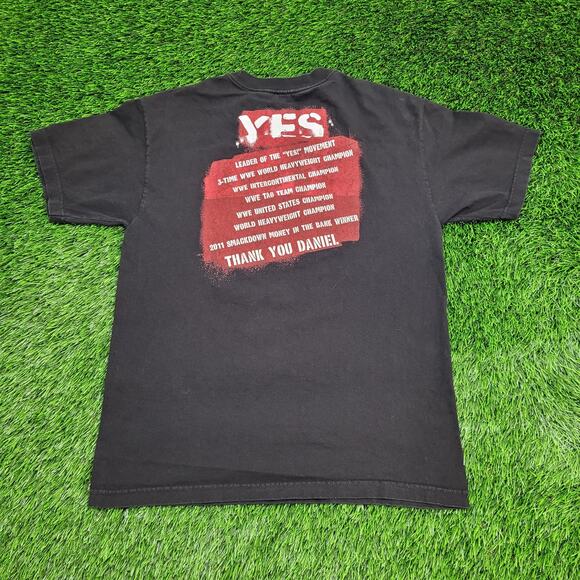 WWE Shirt Medium 19x25 Bryan-Danielson - Picture 4 of 13